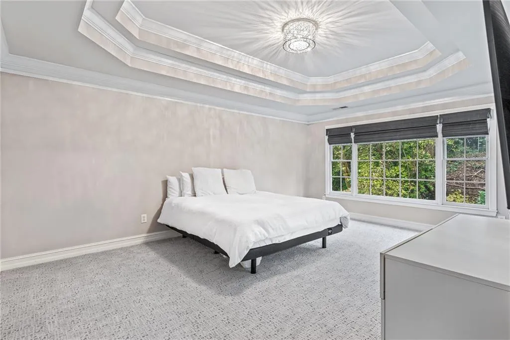 325 Ledgemont Court, Atlanta, Georgia 30342, 5 Bedrooms Bedrooms, ,4 BathroomsBathrooms,Residential,Sold,325 Ledgemont Court,7030572