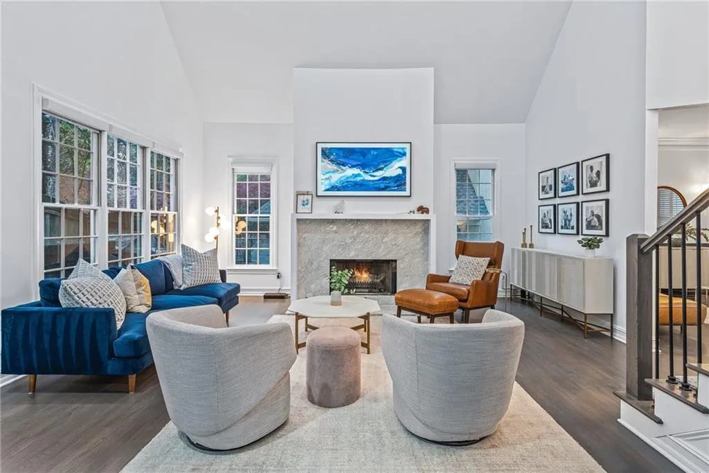 325 Ledgemont Court, Atlanta, Georgia 30342, 5 Bedrooms Bedrooms, ,4 BathroomsBathrooms,Residential,Sold,325 Ledgemont Court,7030572