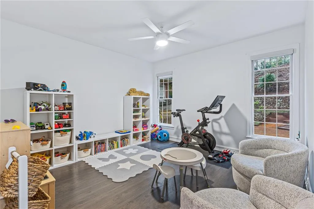 325 Ledgemont Court, Atlanta, Georgia 30342, 5 Bedrooms Bedrooms, ,4 BathroomsBathrooms,Residential,Sold,325 Ledgemont Court,7030572