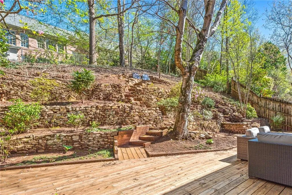 325 Ledgemont Court, Atlanta, Georgia 30342, 5 Bedrooms Bedrooms, ,4 BathroomsBathrooms,Residential,Sold,325 Ledgemont Court,7030572