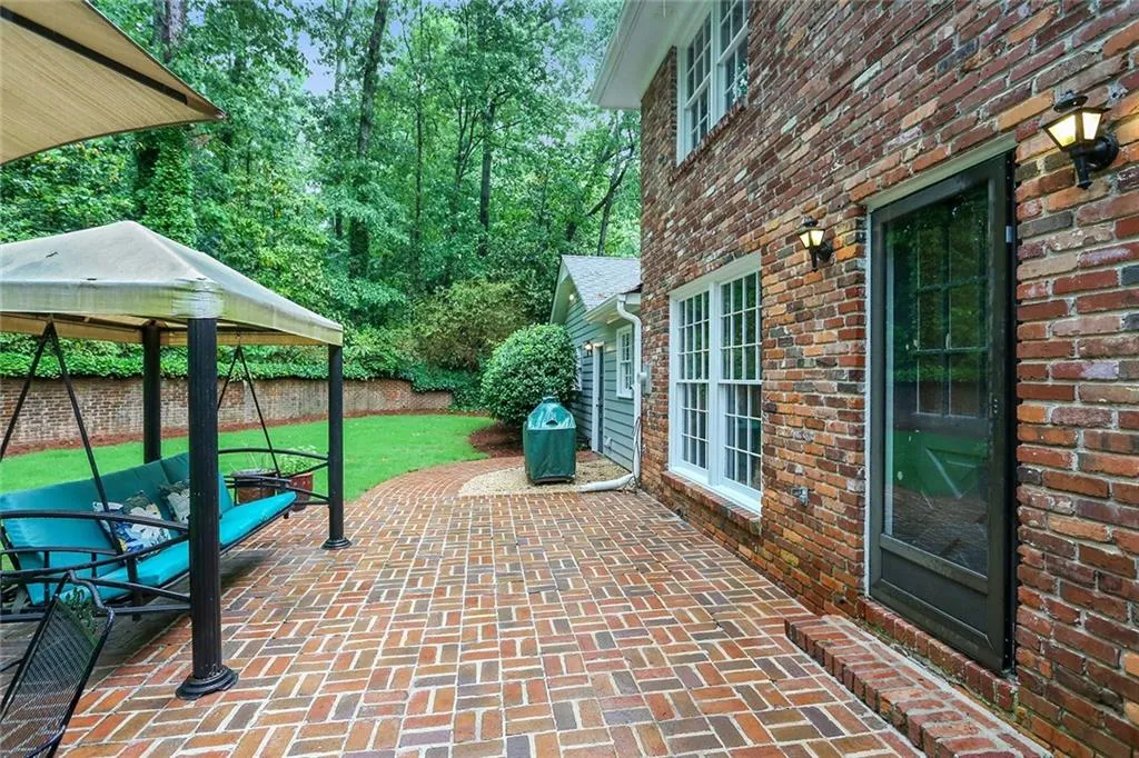 7130 Spalding Court, Sandy Springs, Georgia 30328, 4 Bedrooms Bedrooms, ,3 BathroomsBathrooms,Residential,Sold,7130 Spalding Court,6013754