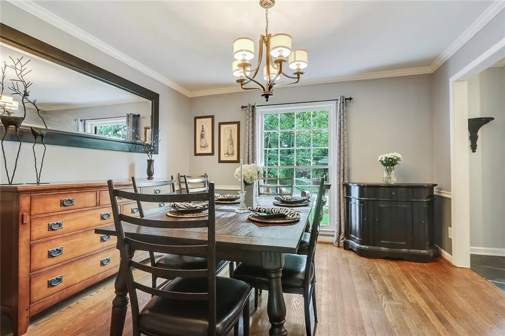 7130 Spalding Court, Sandy Springs, Georgia 30328, 4 Bedrooms Bedrooms, ,3 BathroomsBathrooms,Residential,Sold,7130 Spalding Court,6013754