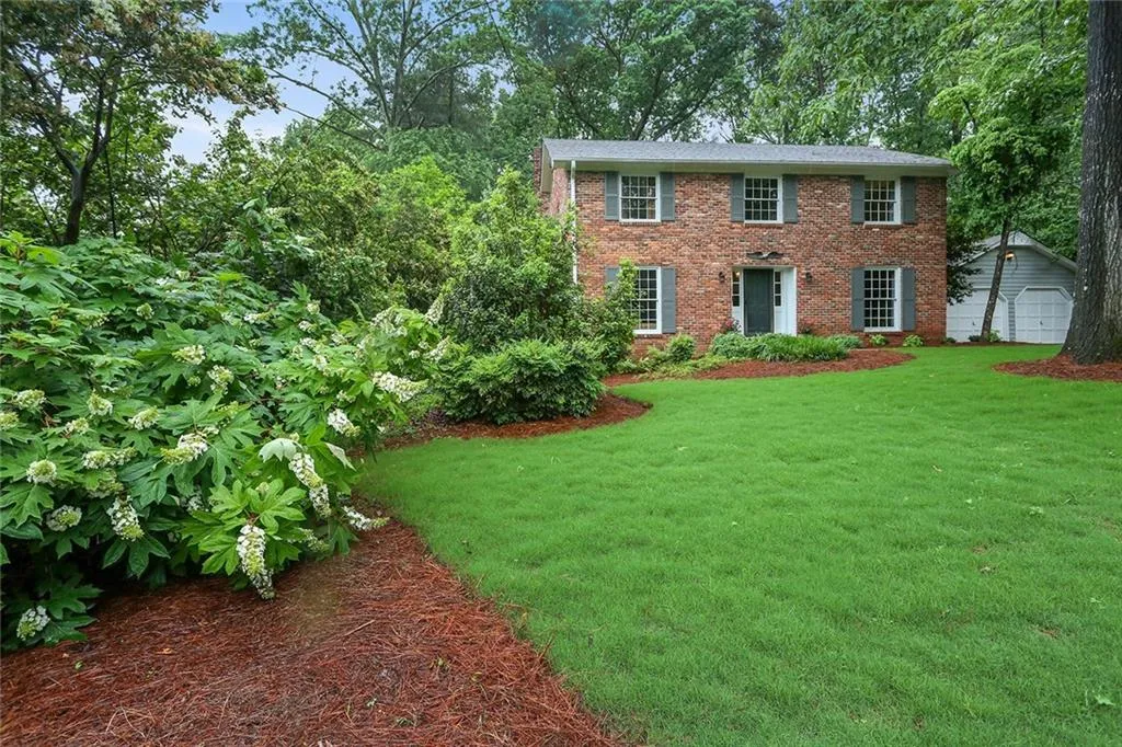 7130 Spalding Court, Sandy Springs, Georgia 30328, 4 Bedrooms Bedrooms, ,3 BathroomsBathrooms,Residential,Sold,7130 Spalding Court,6013754