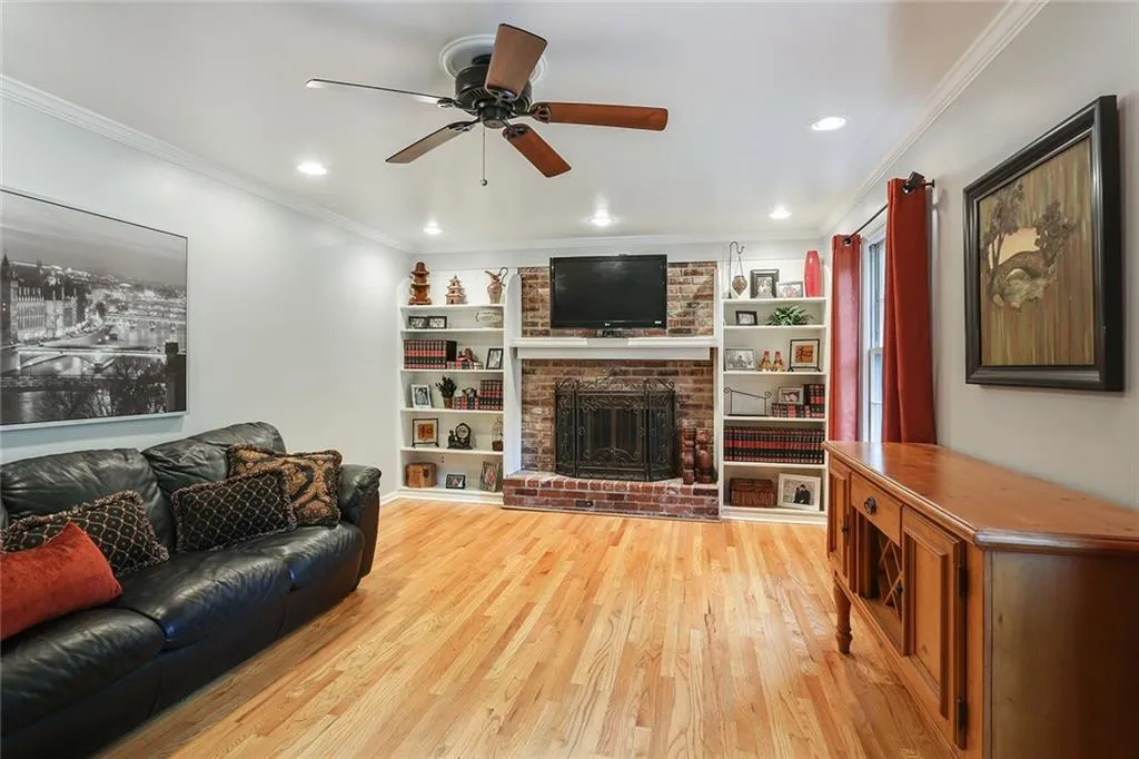 7130 Spalding Court, Sandy Springs, Georgia 30328, 4 Bedrooms Bedrooms, ,3 BathroomsBathrooms,Residential,Sold,7130 Spalding Court,6013754