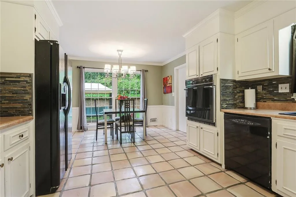 7130 Spalding Court, Sandy Springs, Georgia 30328, 4 Bedrooms Bedrooms, ,3 BathroomsBathrooms,Residential,Sold,7130 Spalding Court,6013754