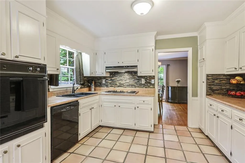 7130 Spalding Court, Sandy Springs, Georgia 30328, 4 Bedrooms Bedrooms, ,3 BathroomsBathrooms,Residential,Sold,7130 Spalding Court,6013754