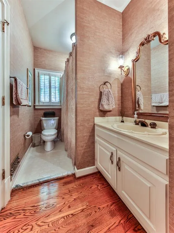 1777 Brandon Hall Drive, Sandy Springs, Georgia 30350, 6 Bedrooms Bedrooms, ,5 BathroomsBathrooms,Residential,Sold,1777 Brandon Hall Drive,5841366