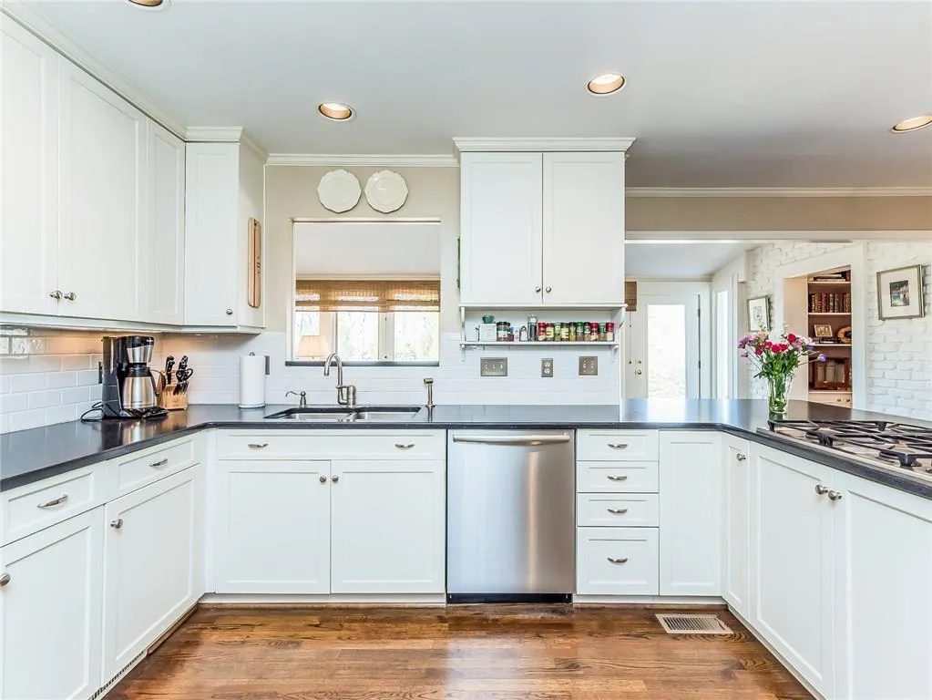 1045 Mountain Creek Trail, Atlanta, Georgia 30328, 5 Bedrooms Bedrooms, ,4 BathroomsBathrooms,Residential,Sold,1045 Mountain Creek Trail,5956262