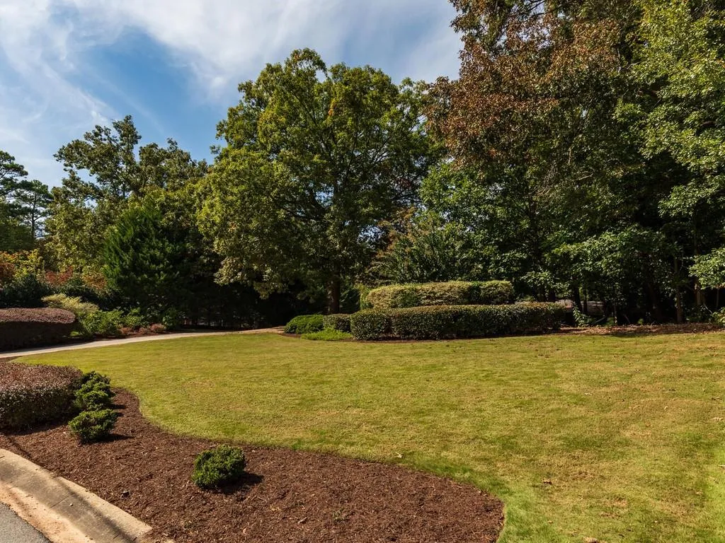 1580 Huntingdon Trail, Sandy Springs, Georgia 30350, 5 Bedrooms Bedrooms, ,3 BathroomsBathrooms,Residential,Sold,1580 Huntingdon Trail,6793751