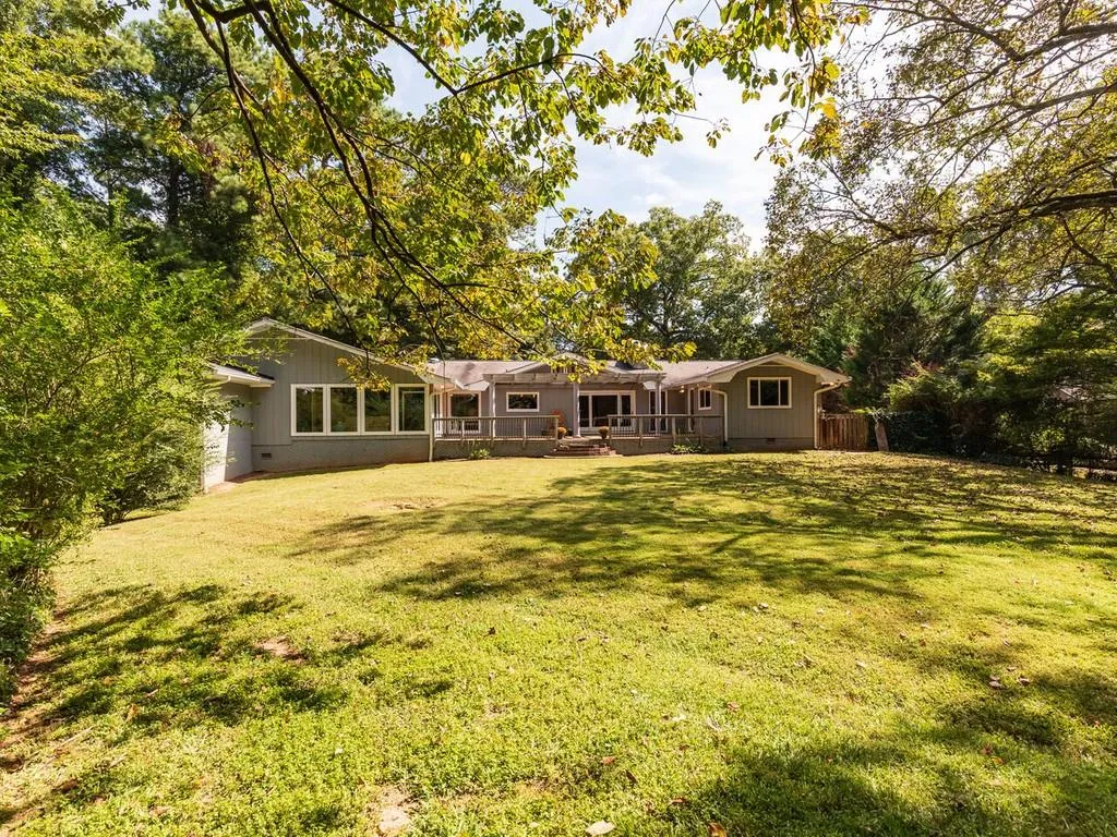 1580 Huntingdon Trail, Sandy Springs, Georgia 30350, 5 Bedrooms Bedrooms, ,3 BathroomsBathrooms,Residential,Sold,1580 Huntingdon Trail,6793751