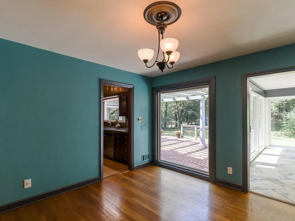 1580 Huntingdon Trail, Sandy Springs, Georgia 30350, 5 Bedrooms Bedrooms, ,3 BathroomsBathrooms,Residential,Sold,1580 Huntingdon Trail,6793751