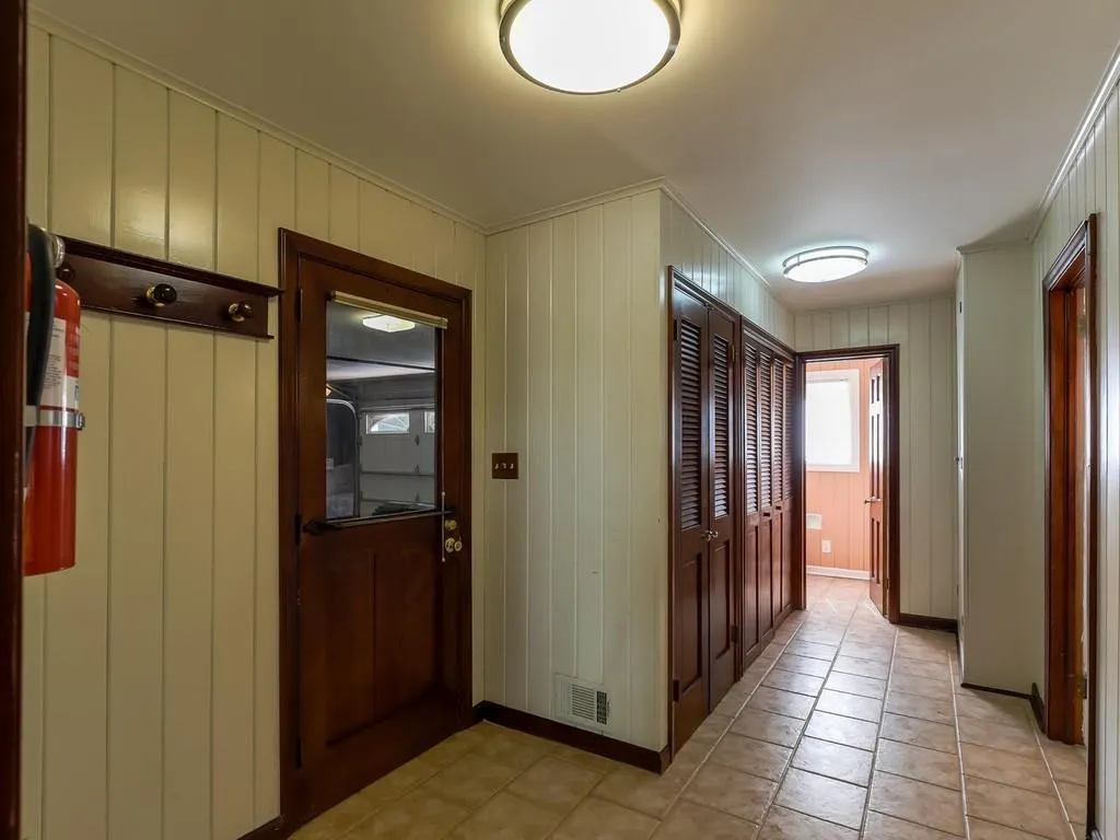 1580 Huntingdon Trail, Sandy Springs, Georgia 30350, 5 Bedrooms Bedrooms, ,3 BathroomsBathrooms,Residential,Sold,1580 Huntingdon Trail,6793751