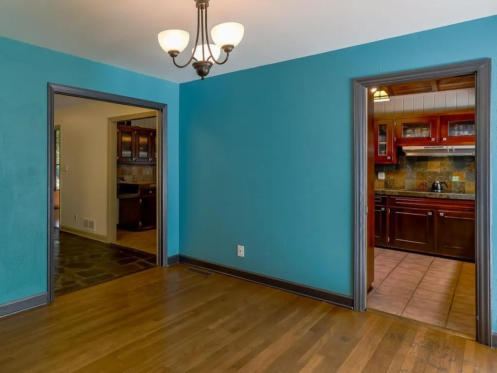 1580 Huntingdon Trail, Sandy Springs, Georgia 30350, 5 Bedrooms Bedrooms, ,3 BathroomsBathrooms,Residential,Sold,1580 Huntingdon Trail,6793751