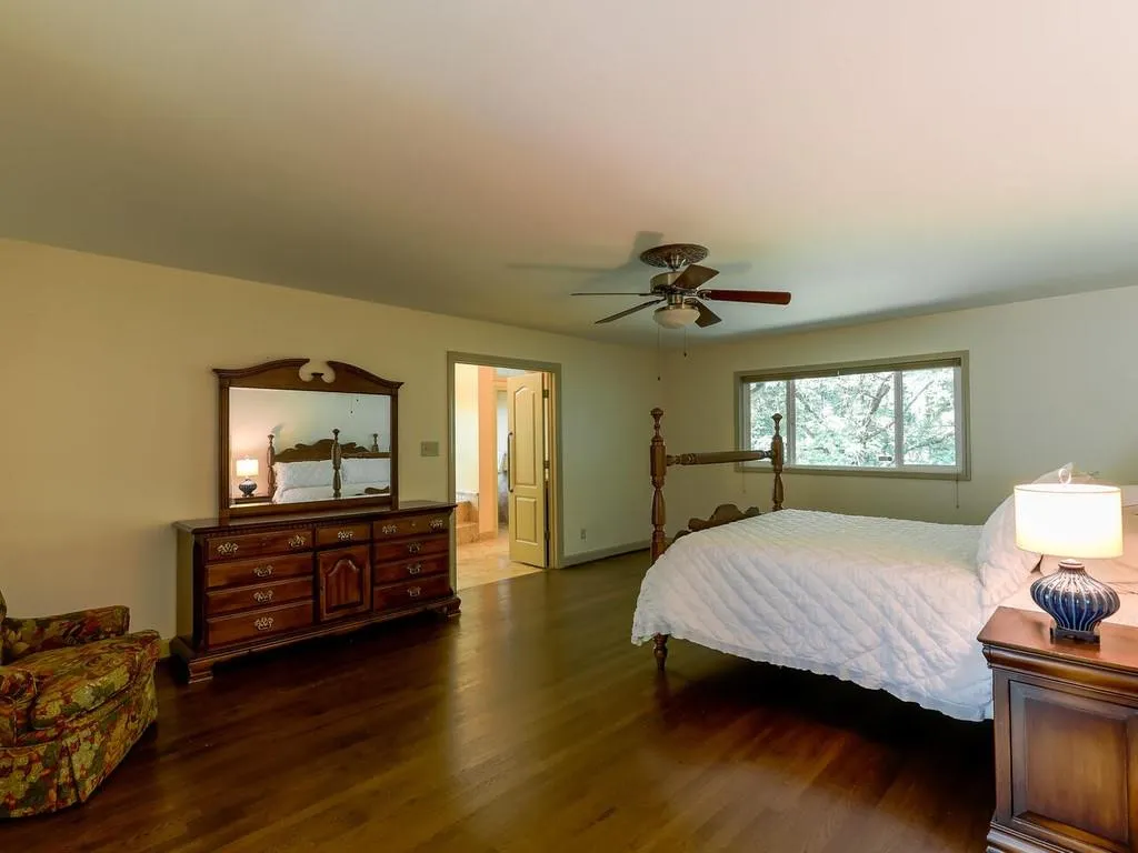 1580 Huntingdon Trail, Sandy Springs, Georgia 30350, 5 Bedrooms Bedrooms, ,3 BathroomsBathrooms,Residential,Sold,1580 Huntingdon Trail,6793751