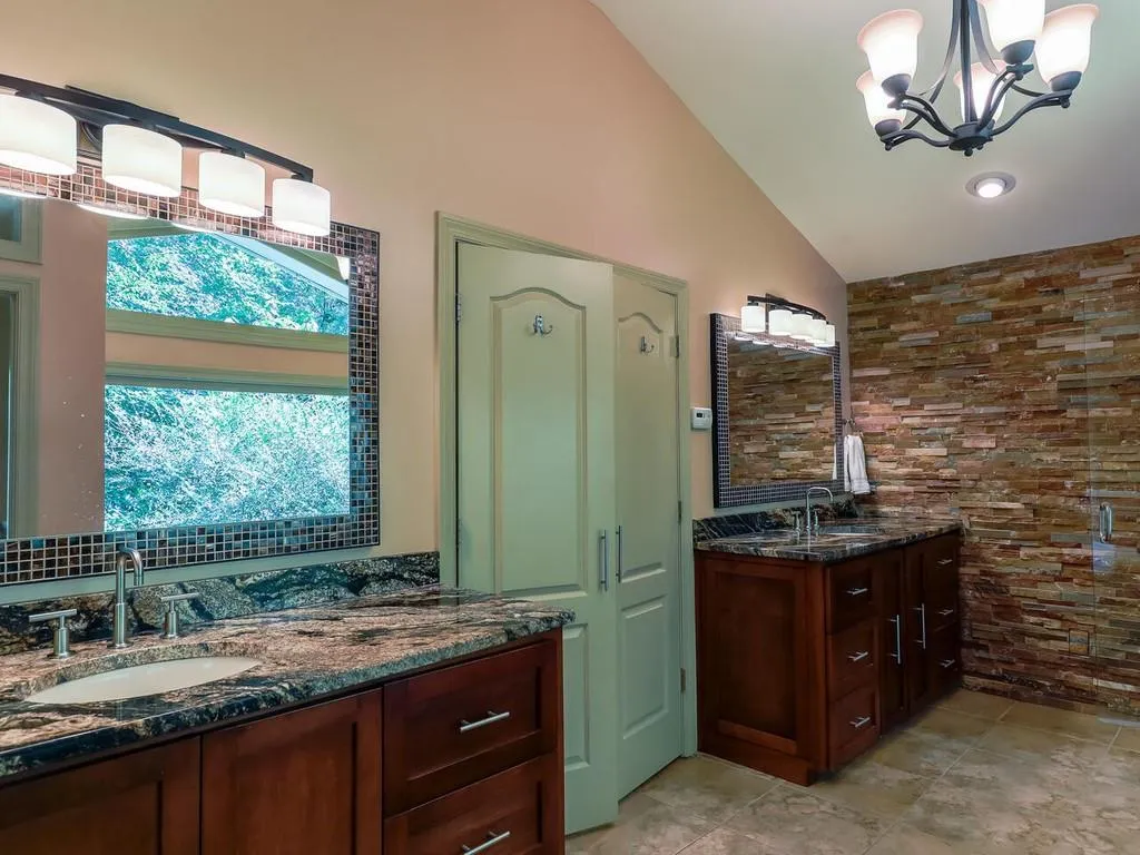 1580 Huntingdon Trail, Sandy Springs, Georgia 30350, 5 Bedrooms Bedrooms, ,3 BathroomsBathrooms,Residential,Sold,1580 Huntingdon Trail,6793751
