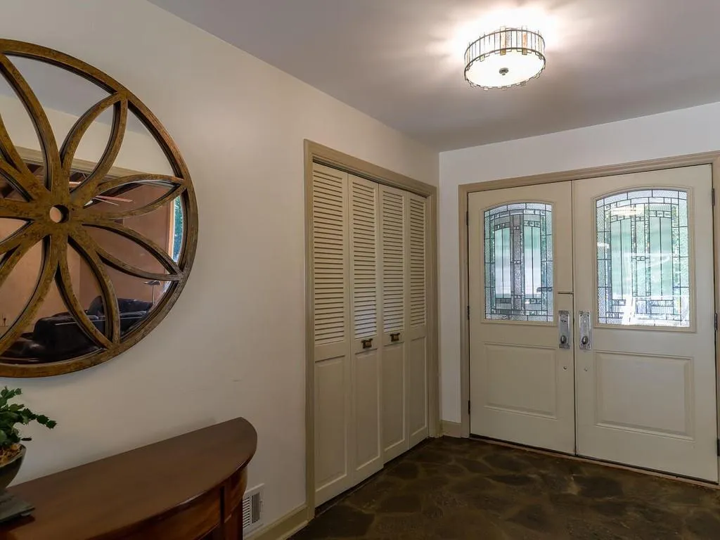 1580 Huntingdon Trail, Sandy Springs, Georgia 30350, 5 Bedrooms Bedrooms, ,3 BathroomsBathrooms,Residential,Sold,1580 Huntingdon Trail,6793751