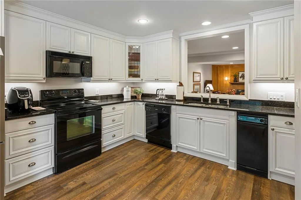 522 Sutters Point, Atlanta, Georgia 30328, 2 Bedrooms Bedrooms, ,2 BathroomsBathrooms,Residential,Sold,522 Sutters Point,7268086