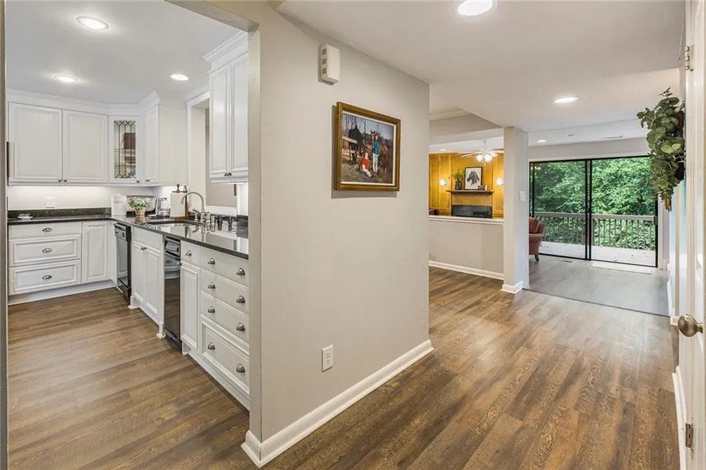 522 Sutters Point, Atlanta, Georgia 30328, 2 Bedrooms Bedrooms, ,2 BathroomsBathrooms,Residential,Sold,522 Sutters Point,7268086