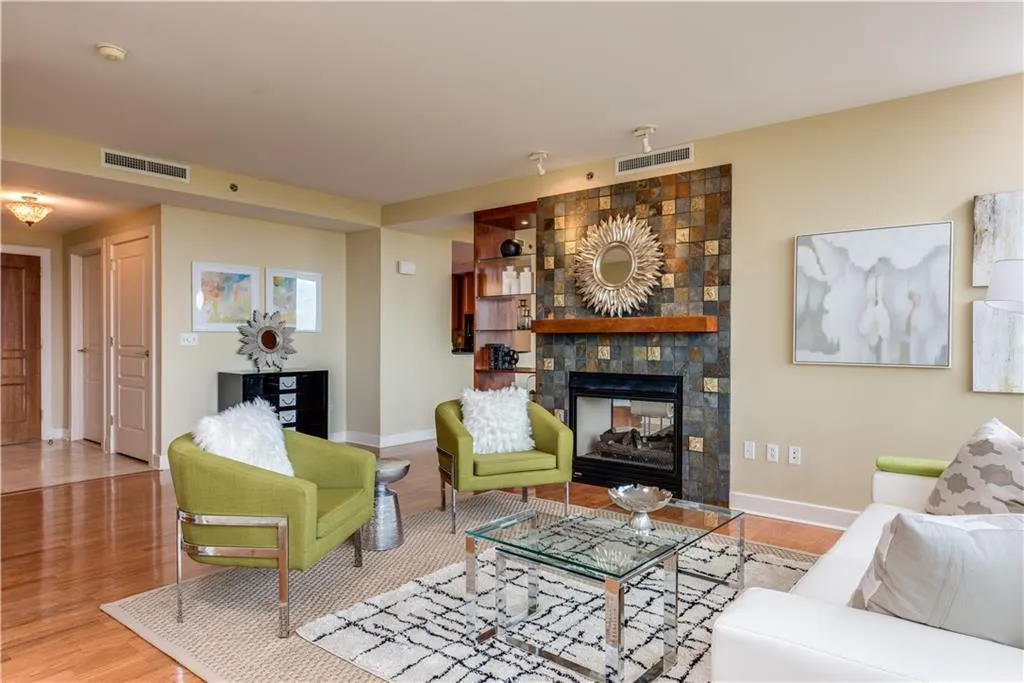 700 Park Regency Place Ne Unit 1901, Atlanta, Georgia 30326, 3 Bedrooms Bedrooms, ,2 BathroomsBathrooms,Residential,Sold,700 Park Regency Place Ne Unit 1901,5790378