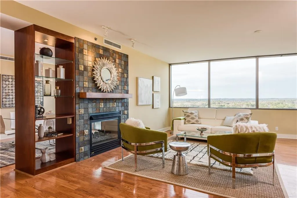 700 Park Regency Place Ne Unit 1901, Atlanta, Georgia 30326, 3 Bedrooms Bedrooms, ,2 BathroomsBathrooms,Residential,Sold,700 Park Regency Place Ne Unit 1901,5790378