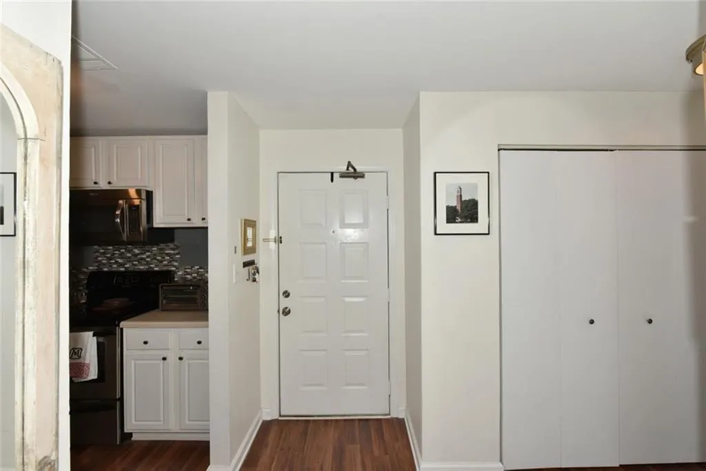 3655 Habersham Road Ne Unit 242, Atlanta, Georgia 30305, 2 Bedrooms Bedrooms, ,2 BathroomsBathrooms,Residential,Sold,3655 Habersham Road Ne Unit 242,5919503