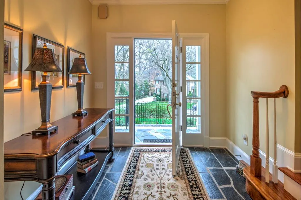 4062 N Ivy Road Ne, Atlanta, Georgia 30342, 4 Bedrooms Bedrooms, ,3 BathroomsBathrooms,Residential,Sold,4062 N Ivy Road Ne,5817953