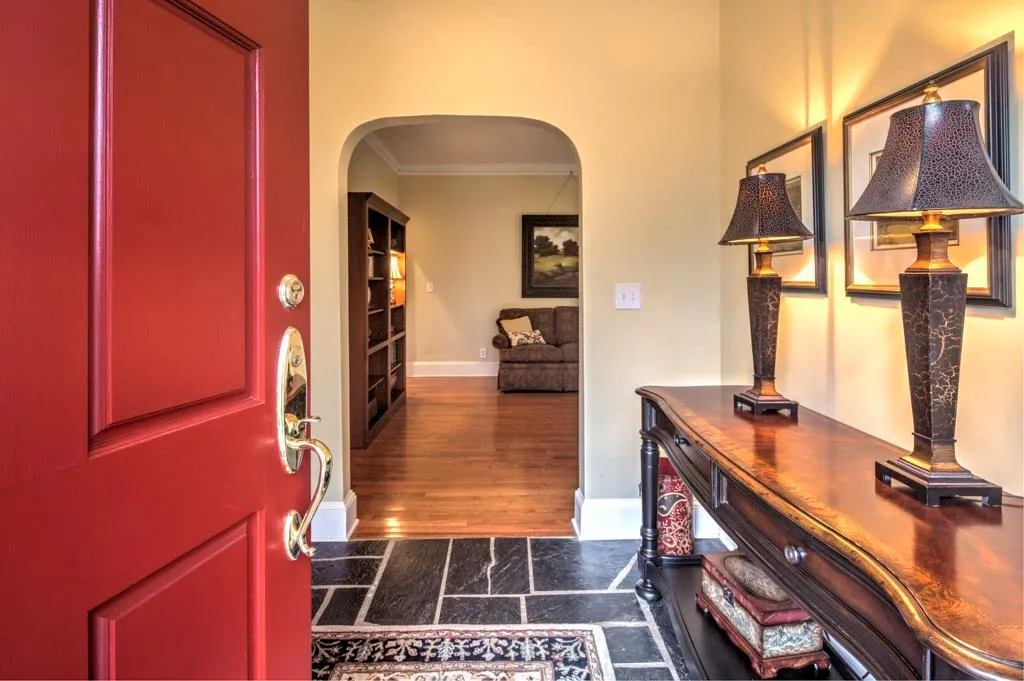 4062 N Ivy Road Ne, Atlanta, Georgia 30342, 4 Bedrooms Bedrooms, ,3 BathroomsBathrooms,Residential,Sold,4062 N Ivy Road Ne,5817953