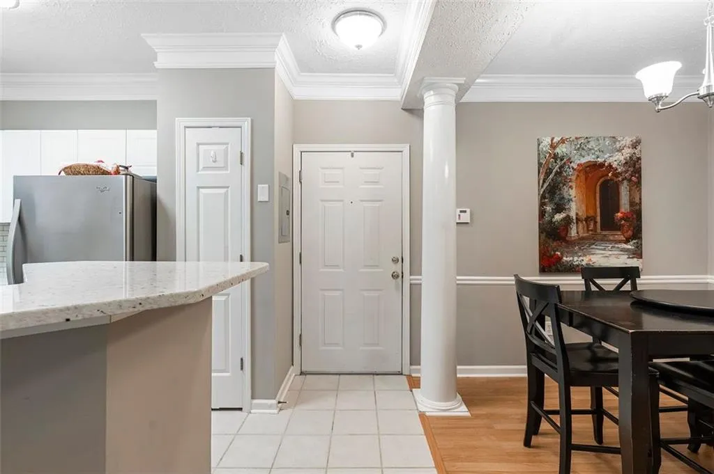 5559 Glenridge Drive Unit 2203, Atlanta, Georgia 30342, 2 Bedrooms Bedrooms, ,2 BathroomsBathrooms,Residential,Sold,5559 Glenridge Drive Unit 2203,6893874