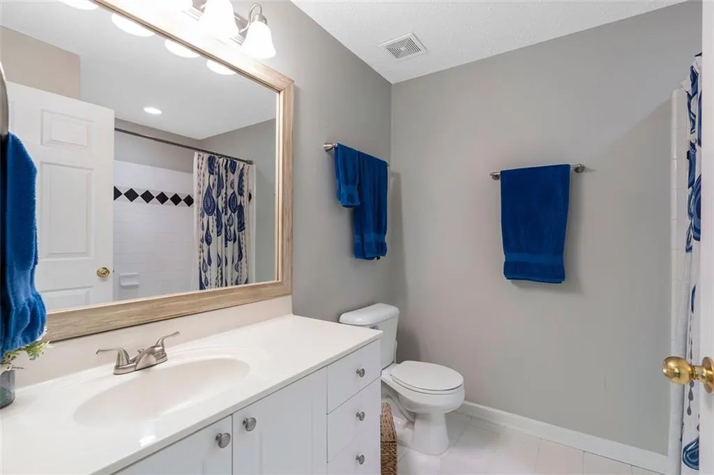 5559 Glenridge Drive Unit 2203, Atlanta, Georgia 30342, 2 Bedrooms Bedrooms, ,2 BathroomsBathrooms,Residential,Sold,5559 Glenridge Drive Unit 2203,6893874