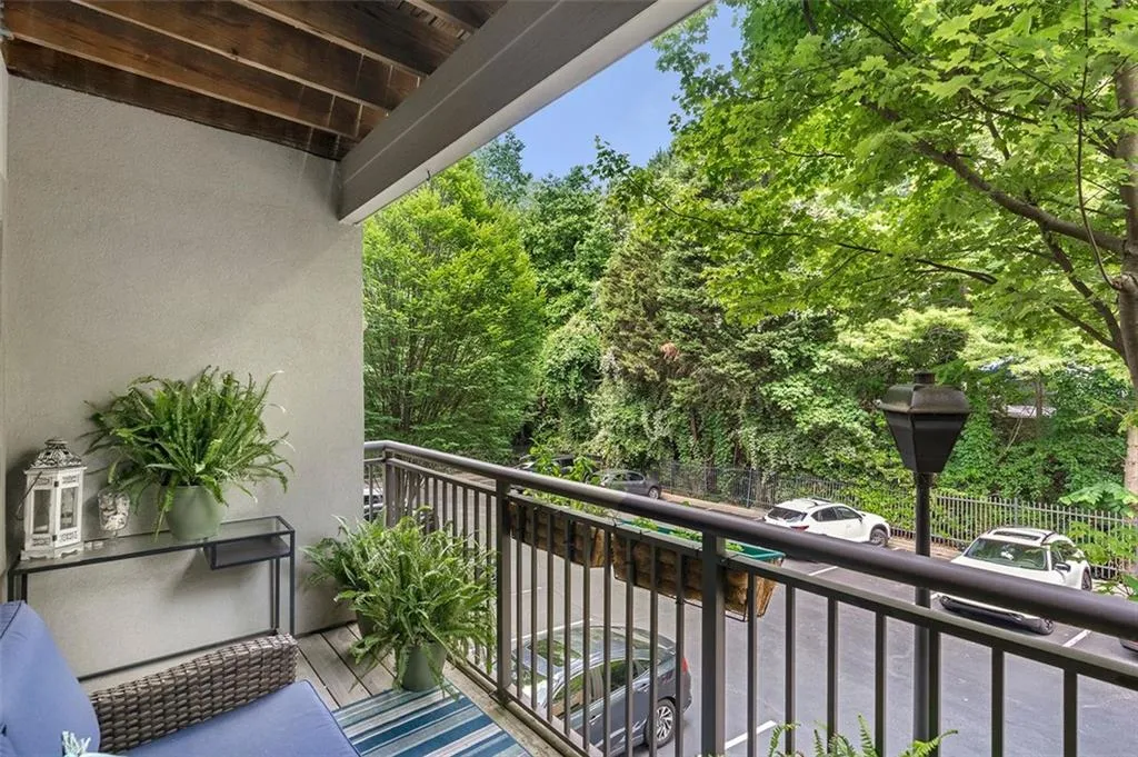 5559 Glenridge Drive Unit 2203, Atlanta, Georgia 30342, 2 Bedrooms Bedrooms, ,2 BathroomsBathrooms,Residential,Sold,5559 Glenridge Drive Unit 2203,6893874