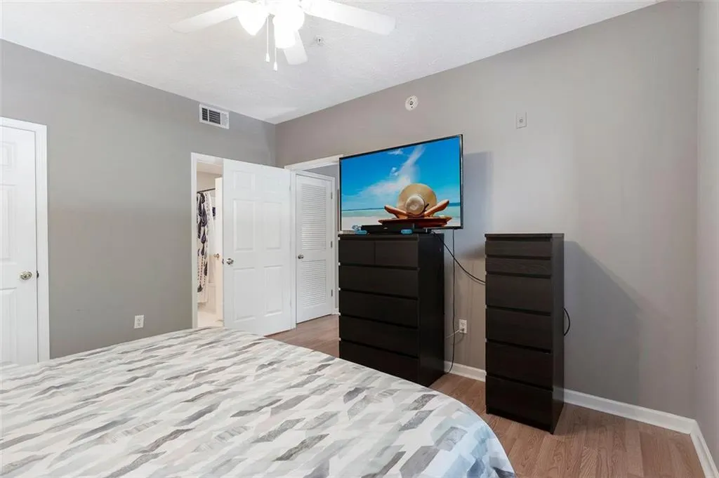 5559 Glenridge Drive Unit 2203, Atlanta, Georgia 30342, 2 Bedrooms Bedrooms, ,2 BathroomsBathrooms,Residential,Sold,5559 Glenridge Drive Unit 2203,6893874