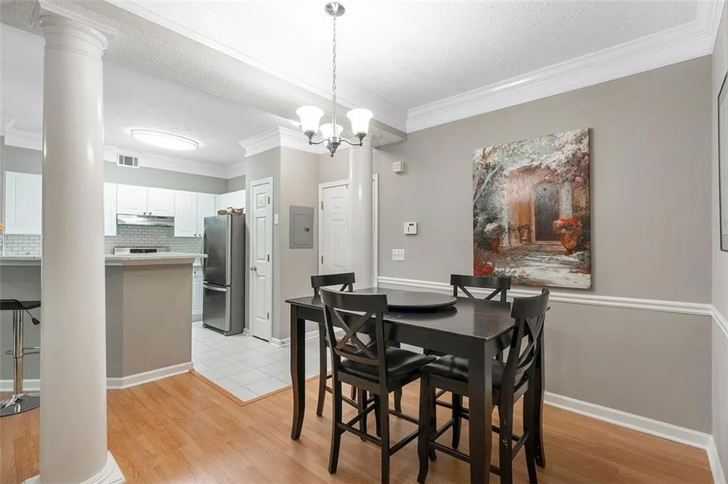 5559 Glenridge Drive Unit 2203, Atlanta, Georgia 30342, 2 Bedrooms Bedrooms, ,2 BathroomsBathrooms,Residential,Sold,5559 Glenridge Drive Unit 2203,6893874