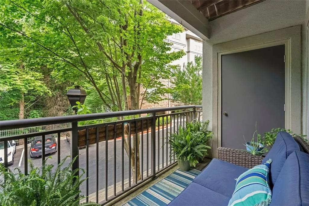 5559 Glenridge Drive Unit 2203, Atlanta, Georgia 30342, 2 Bedrooms Bedrooms, ,2 BathroomsBathrooms,Residential,Sold,5559 Glenridge Drive Unit 2203,6893874