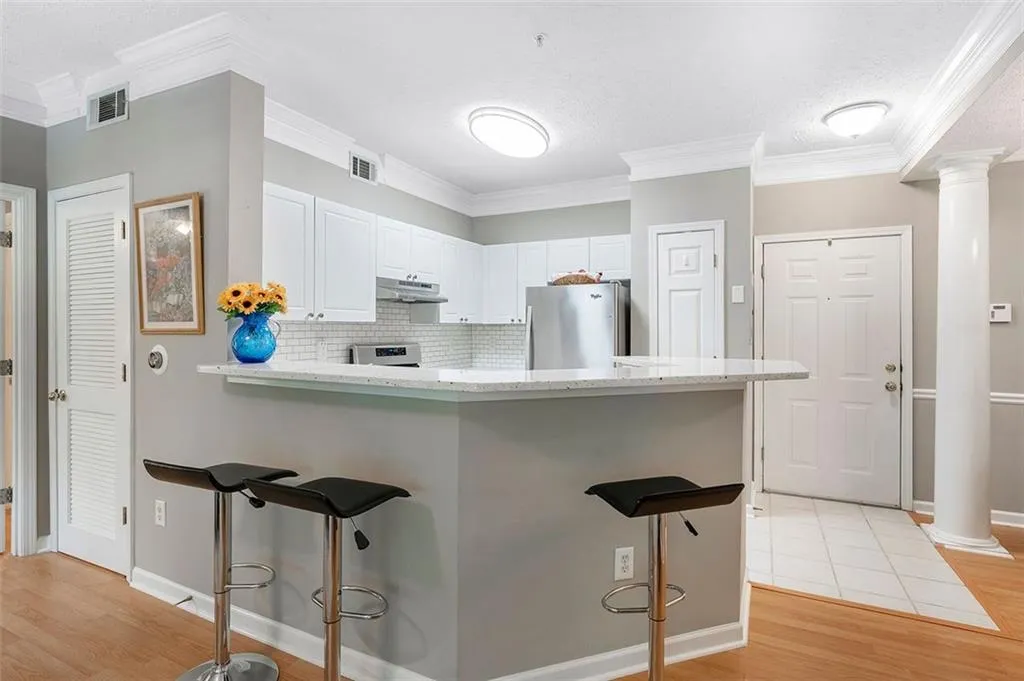 5559 Glenridge Drive Unit 2203, Atlanta, Georgia 30342, 2 Bedrooms Bedrooms, ,2 BathroomsBathrooms,Residential,Sold,5559 Glenridge Drive Unit 2203,6893874