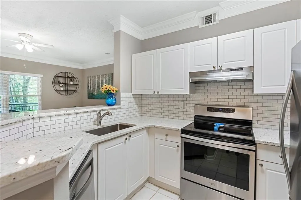 5559 Glenridge Drive Unit 2203, Atlanta, Georgia 30342, 2 Bedrooms Bedrooms, ,2 BathroomsBathrooms,Residential,Sold,5559 Glenridge Drive Unit 2203,6893874