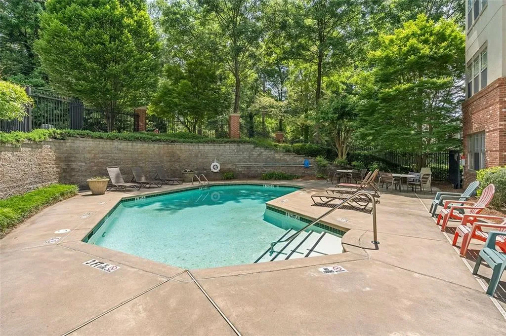 5559 Glenridge Drive Unit 2203, Atlanta, Georgia 30342, 2 Bedrooms Bedrooms, ,2 BathroomsBathrooms,Residential,Sold,5559 Glenridge Drive Unit 2203,6893874