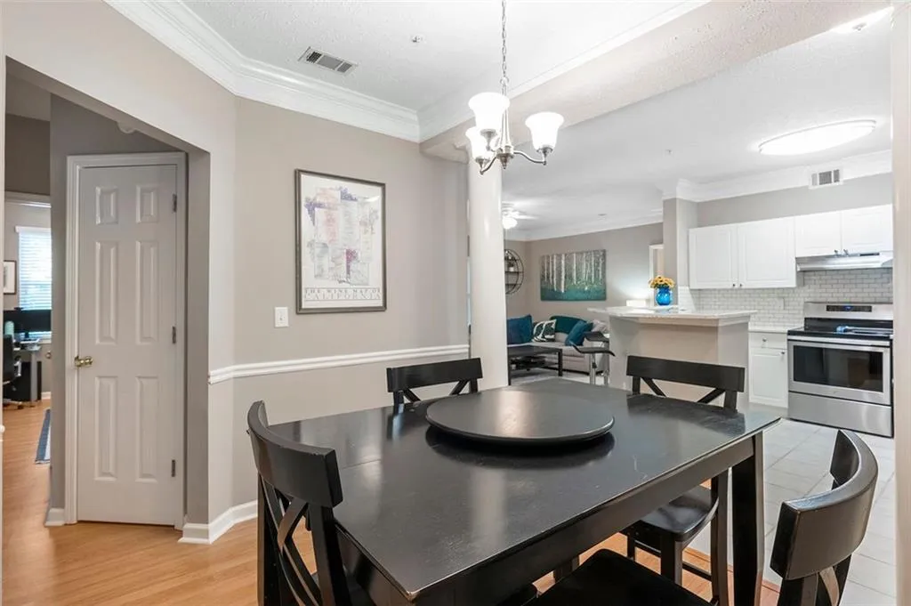 5559 Glenridge Drive Unit 2203, Atlanta, Georgia 30342, 2 Bedrooms Bedrooms, ,2 BathroomsBathrooms,Residential,Sold,5559 Glenridge Drive Unit 2203,6893874