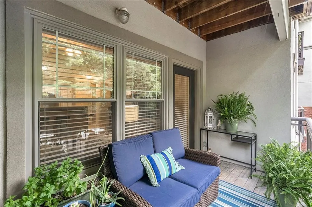 5559 Glenridge Drive Unit 2203, Atlanta, Georgia 30342, 2 Bedrooms Bedrooms, ,2 BathroomsBathrooms,Residential,Sold,5559 Glenridge Drive Unit 2203,6893874