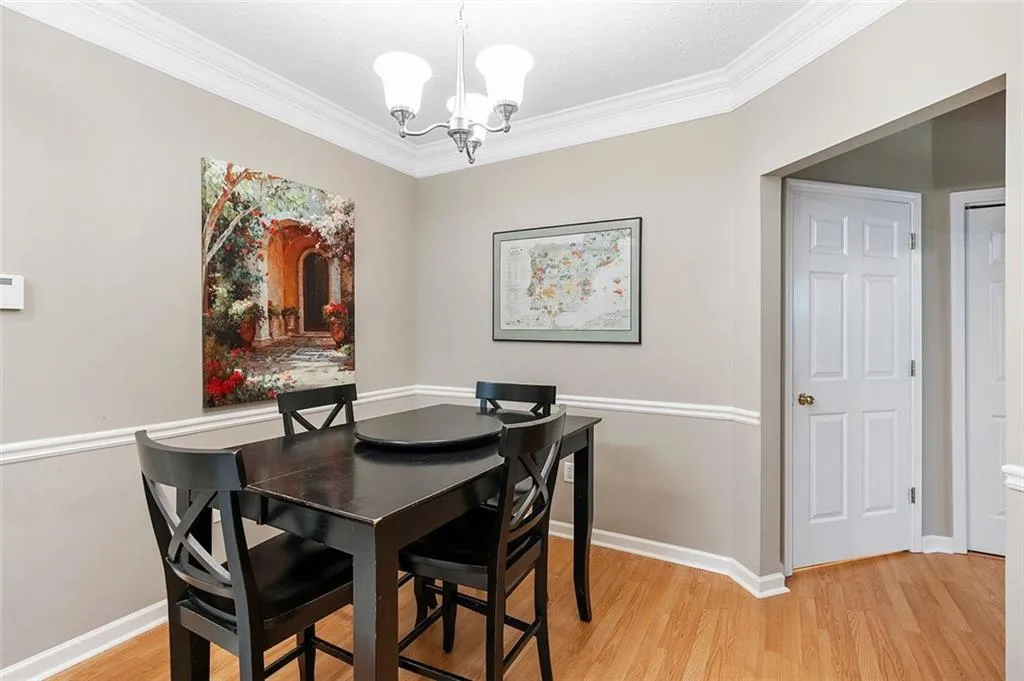 5559 Glenridge Drive Unit 2203, Atlanta, Georgia 30342, 2 Bedrooms Bedrooms, ,2 BathroomsBathrooms,Residential,Sold,5559 Glenridge Drive Unit 2203,6893874