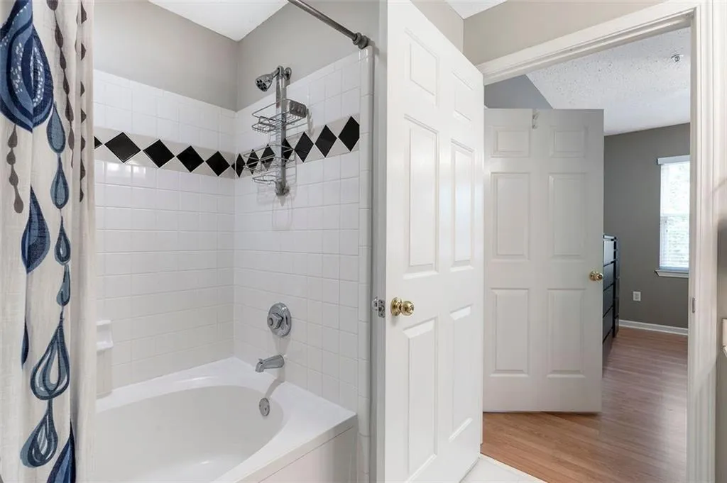 5559 Glenridge Drive Unit 2203, Atlanta, Georgia 30342, 2 Bedrooms Bedrooms, ,2 BathroomsBathrooms,Residential,Sold,5559 Glenridge Drive Unit 2203,6893874