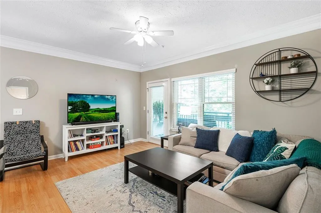 5559 Glenridge Drive Unit 2203, Atlanta, Georgia 30342, 2 Bedrooms Bedrooms, ,2 BathroomsBathrooms,Residential,Sold,5559 Glenridge Drive Unit 2203,6893874