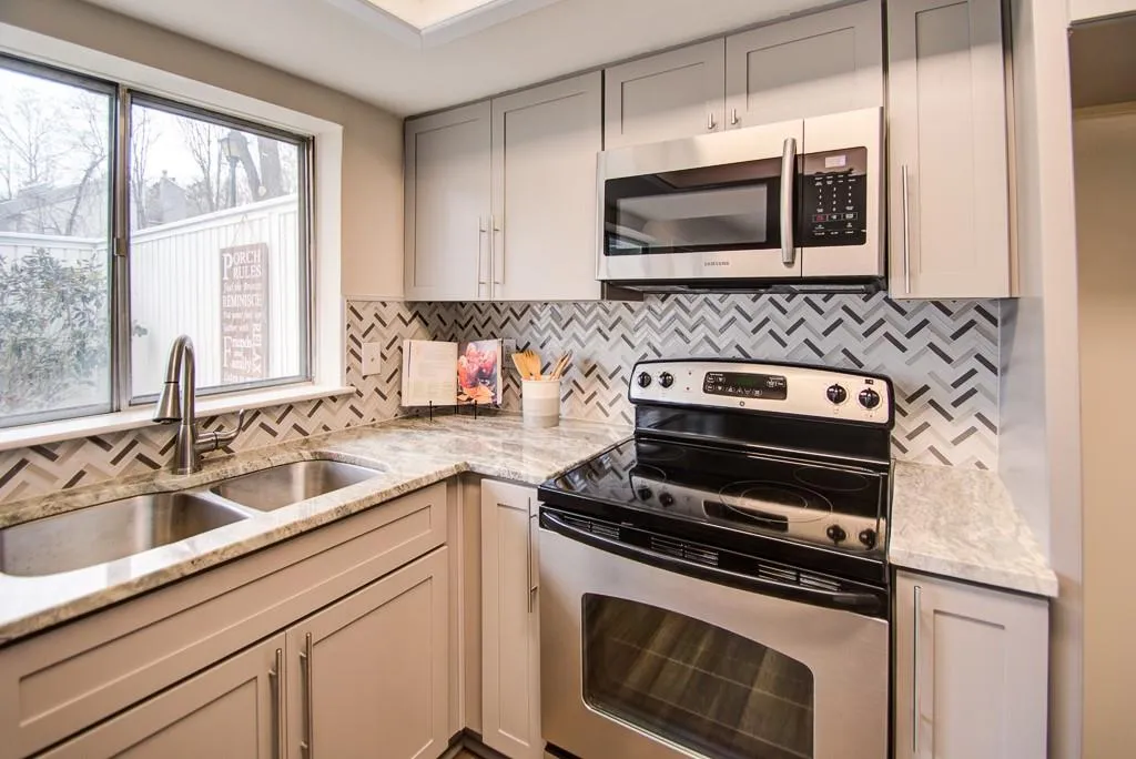 7072 Stonington Drive, Sandy Springs, Georgia 30328, 3 Bedrooms Bedrooms, ,2 BathroomsBathrooms,Residential,Sold,7072 Stonington Drive,6517809