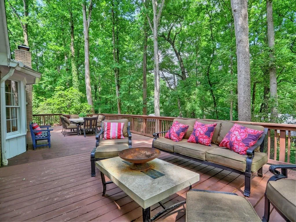 350 Thornwood Drive, Sandy Springs, Georgia 30328, 4 Bedrooms Bedrooms, ,4 BathroomsBathrooms,Residential,Sold,350 Thornwood Drive,7061035