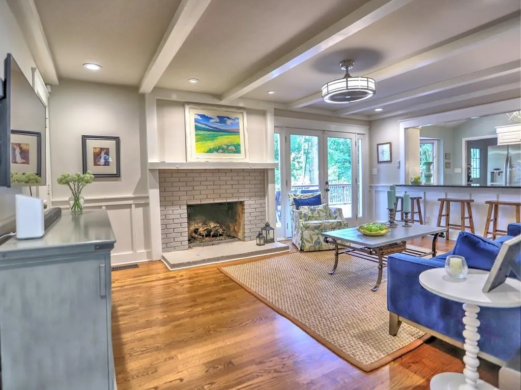 350 Thornwood Drive, Sandy Springs, Georgia 30328, 4 Bedrooms Bedrooms, ,4 BathroomsBathrooms,Residential,Sold,350 Thornwood Drive,7061035