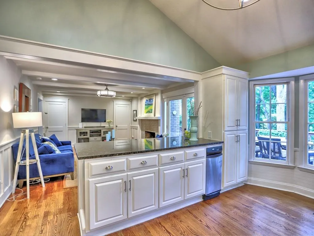 350 Thornwood Drive, Sandy Springs, Georgia 30328, 4 Bedrooms Bedrooms, ,4 BathroomsBathrooms,Residential,Sold,350 Thornwood Drive,7061035