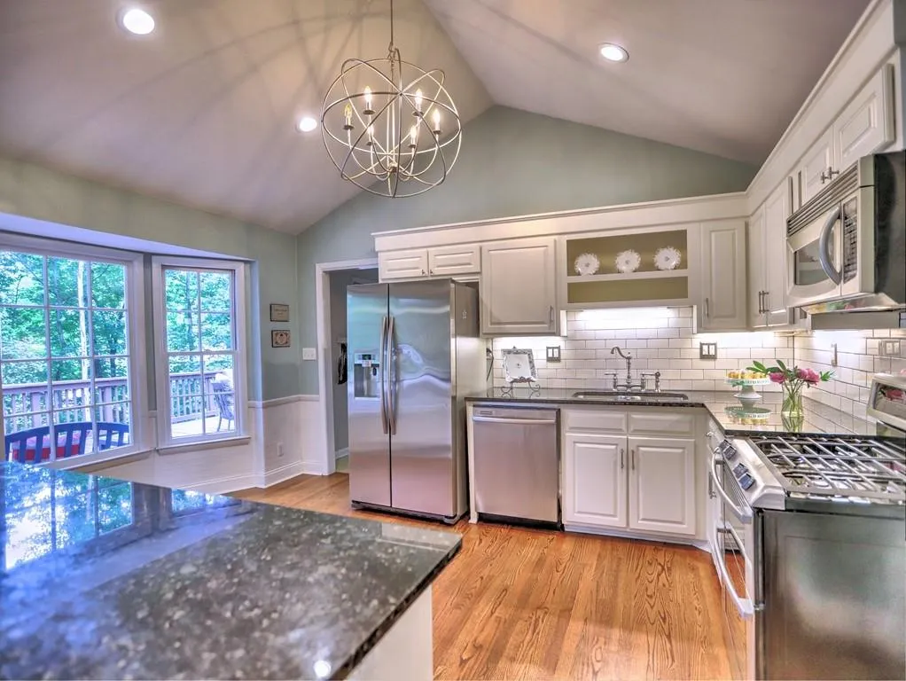350 Thornwood Drive, Sandy Springs, Georgia 30328, 4 Bedrooms Bedrooms, ,4 BathroomsBathrooms,Residential,Sold,350 Thornwood Drive,7061035