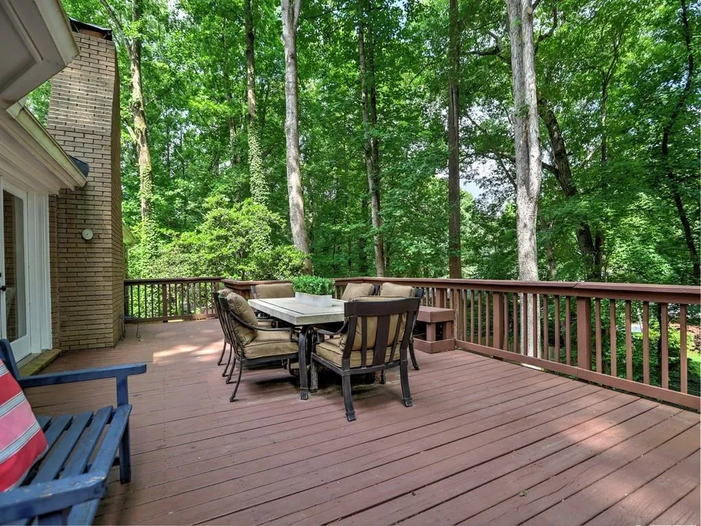 350 Thornwood Drive, Sandy Springs, Georgia 30328, 4 Bedrooms Bedrooms, ,4 BathroomsBathrooms,Residential,Sold,350 Thornwood Drive,7061035