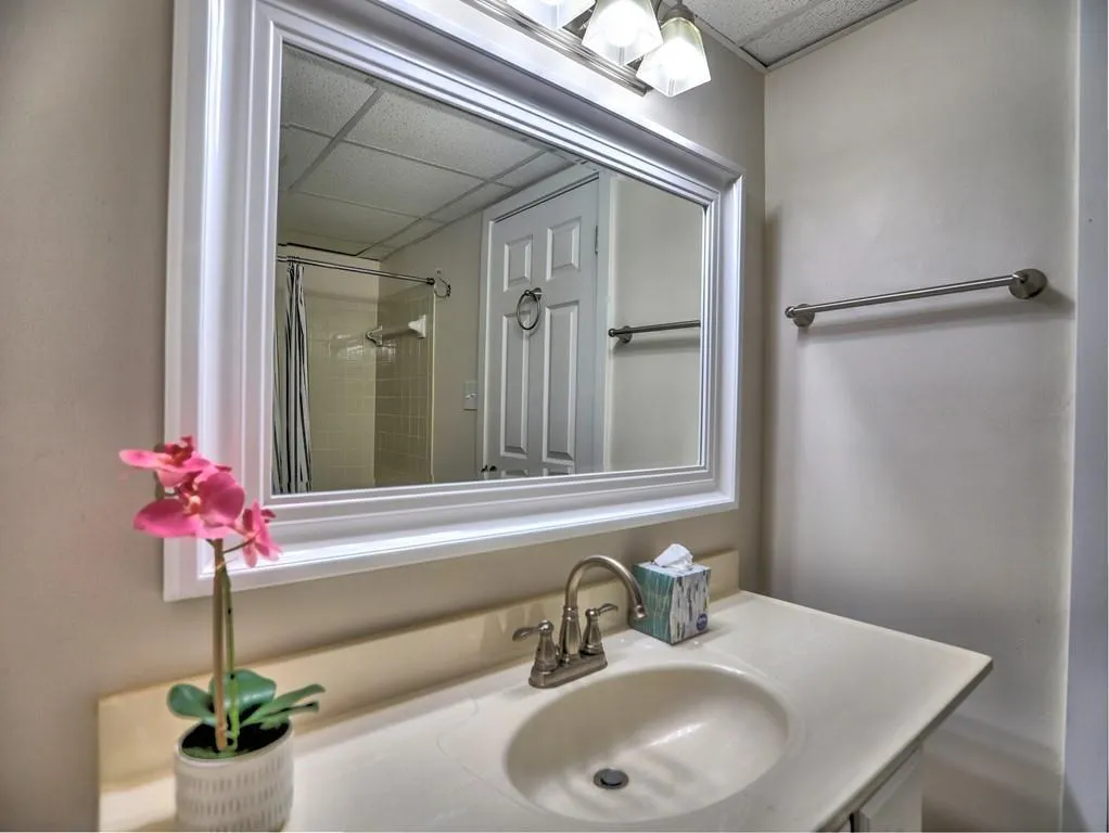 350 Thornwood Drive, Sandy Springs, Georgia 30328, 4 Bedrooms Bedrooms, ,4 BathroomsBathrooms,Residential,Sold,350 Thornwood Drive,7061035