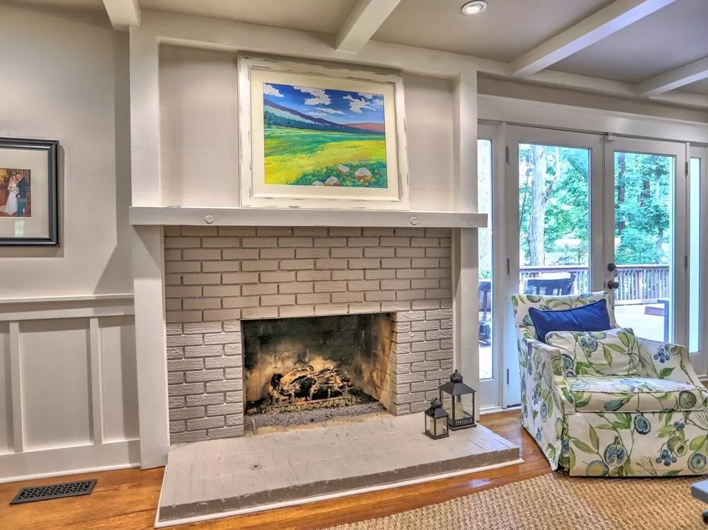 350 Thornwood Drive, Sandy Springs, Georgia 30328, 4 Bedrooms Bedrooms, ,4 BathroomsBathrooms,Residential,Sold,350 Thornwood Drive,7061035