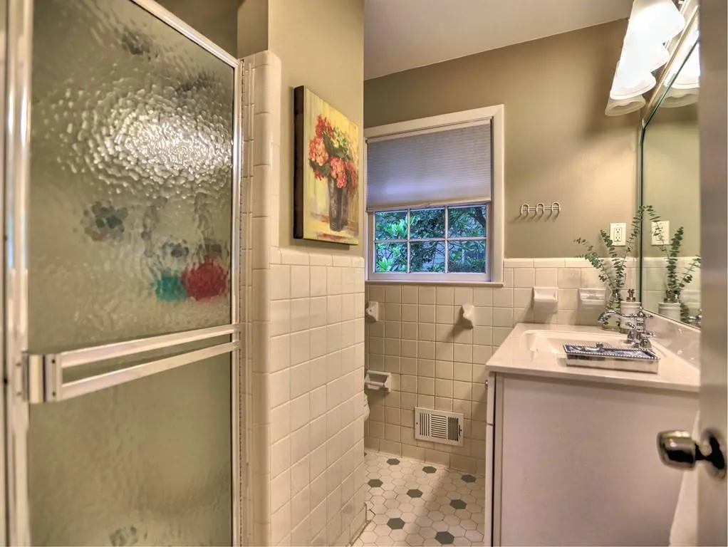 350 Thornwood Drive, Sandy Springs, Georgia 30328, 4 Bedrooms Bedrooms, ,4 BathroomsBathrooms,Residential,Sold,350 Thornwood Drive,7061035